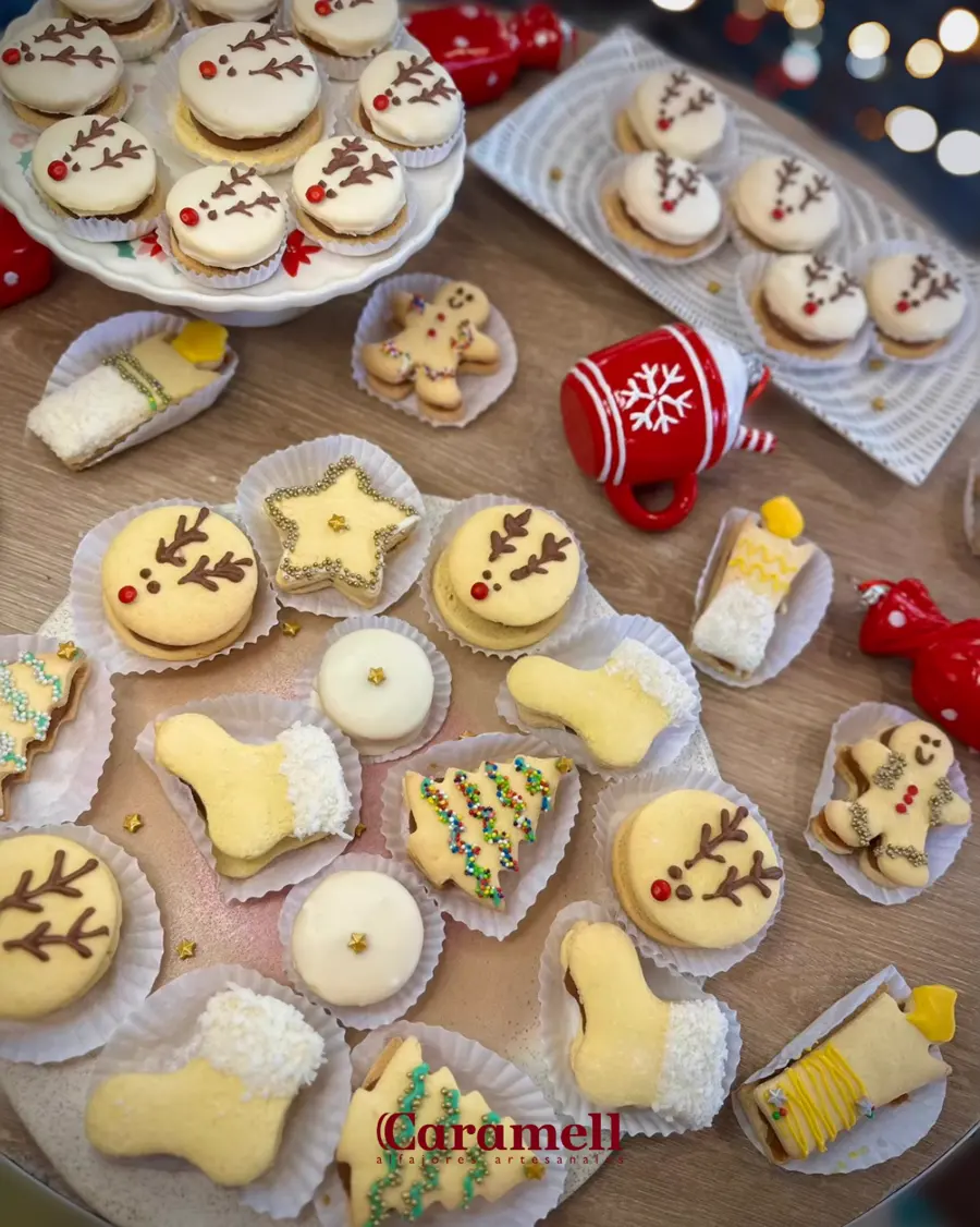 Alfajores decorados de Navidad: renos, estrellas y botas